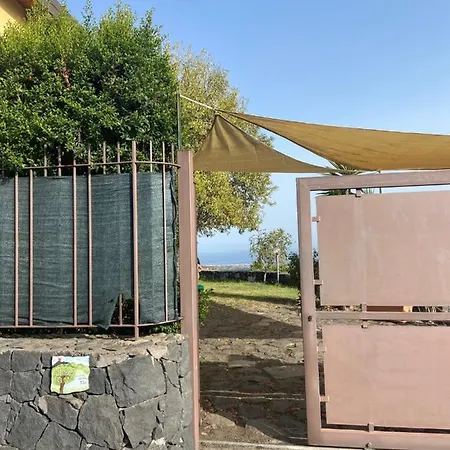Mandorlo Dell'etna, Casa Siciliana *