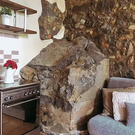 Holiday home Mandorlo Dell'etna, Casa Siciliana *